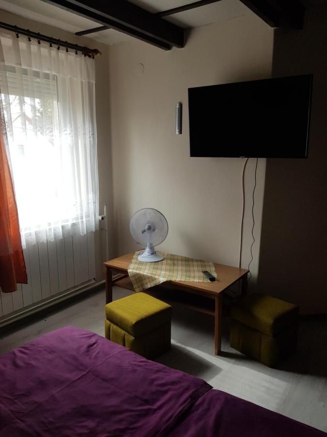 Partifecske Vendeghaz Hotel ทิสซาฟือแรด ภายนอก รูปภาพ