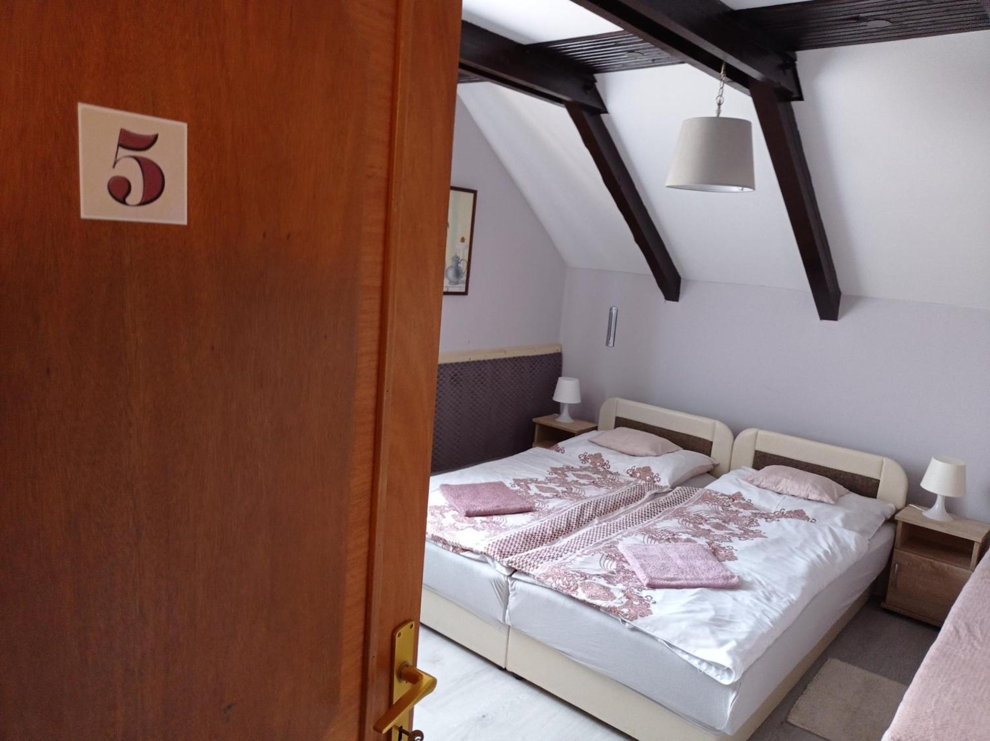Partifecske Vendeghaz Hotel ทิสซาฟือแรด ภายนอก รูปภาพ
